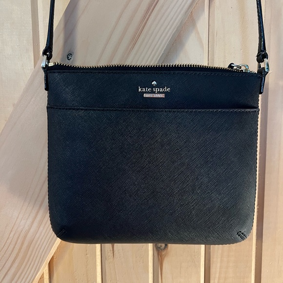 Kate Spade cross body purse. Like new condition. - Picture 2 of 3